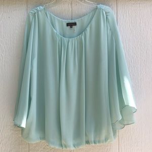 Round neck light & flowy blouse in sea foam green
